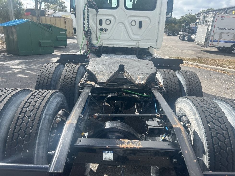 Day Cab Tractor-Heavy Duty Tractors-Freightliner-2019-Cascadia 12564ST-Medley-FL-493,569\n\t\tmiles-$ 34,750 - Image 6