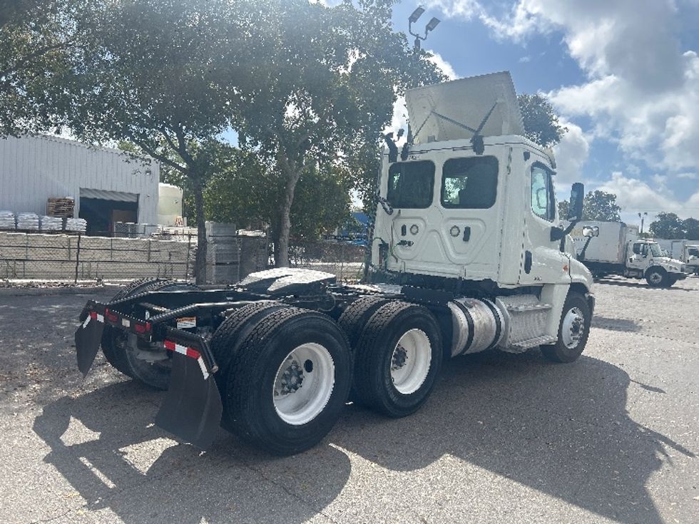 Day Cab Tractor-Heavy Duty Tractors-Freightliner-2019-Cascadia 12564ST-Medley-FL-493,569\n\t\tmiles-$ 34,750 - Image 7