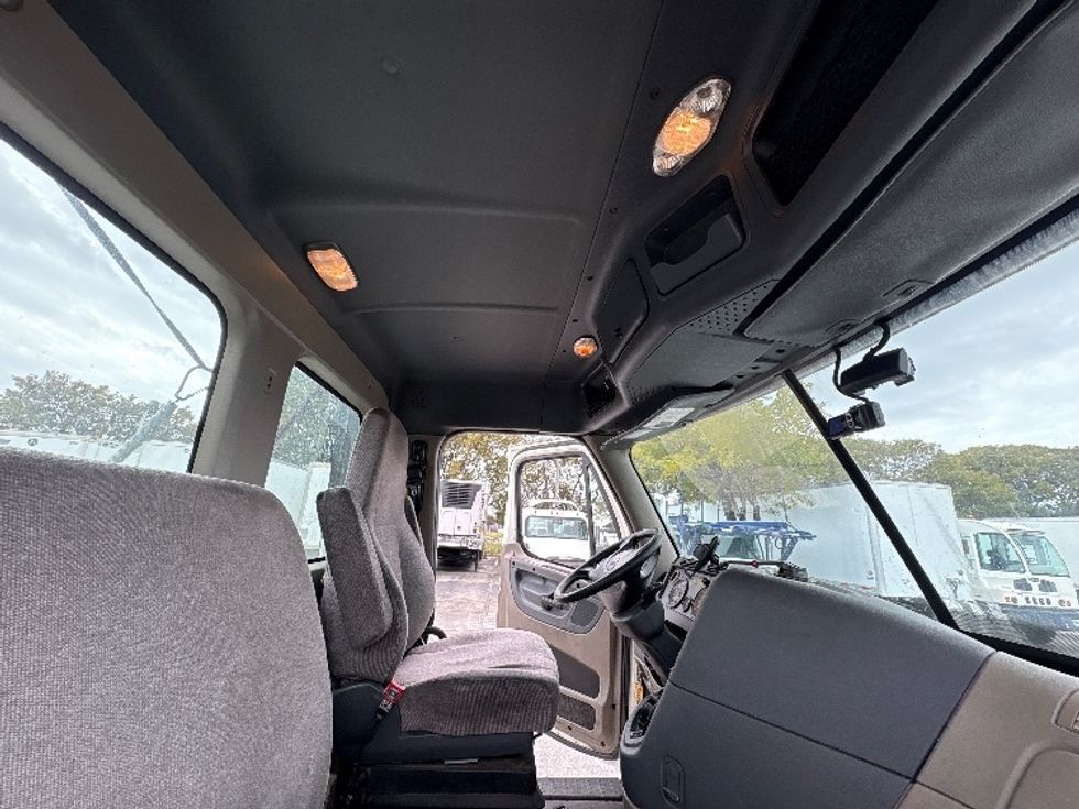 Day Cab Tractor-Heavy Duty Tractors-Freightliner-2019-Cascadia 12564ST-Medley-FL-564,995\n\t\tmiles-$ 30,750 - Image 14