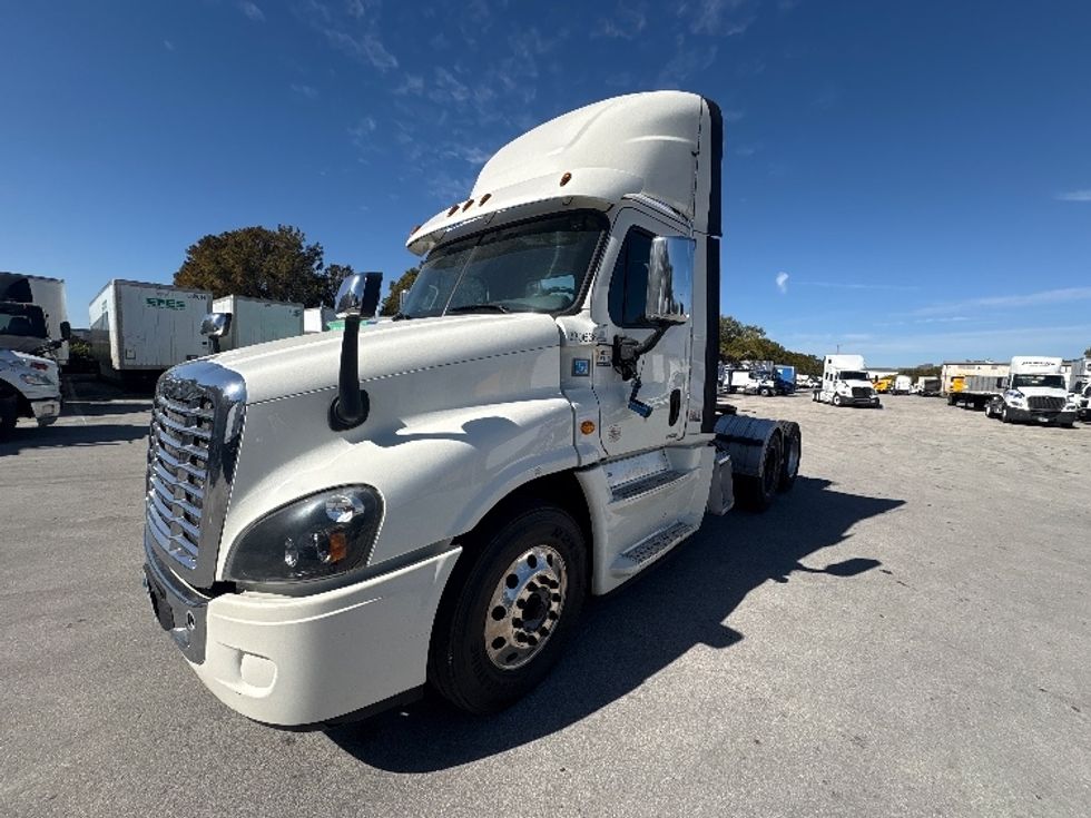 Day Cab Tractor-Heavy Duty Tractors-Freightliner-2019-Cascadia 12564ST-Medley-FL-564,995\n\t\tmiles-$ 30,750 - Image 3