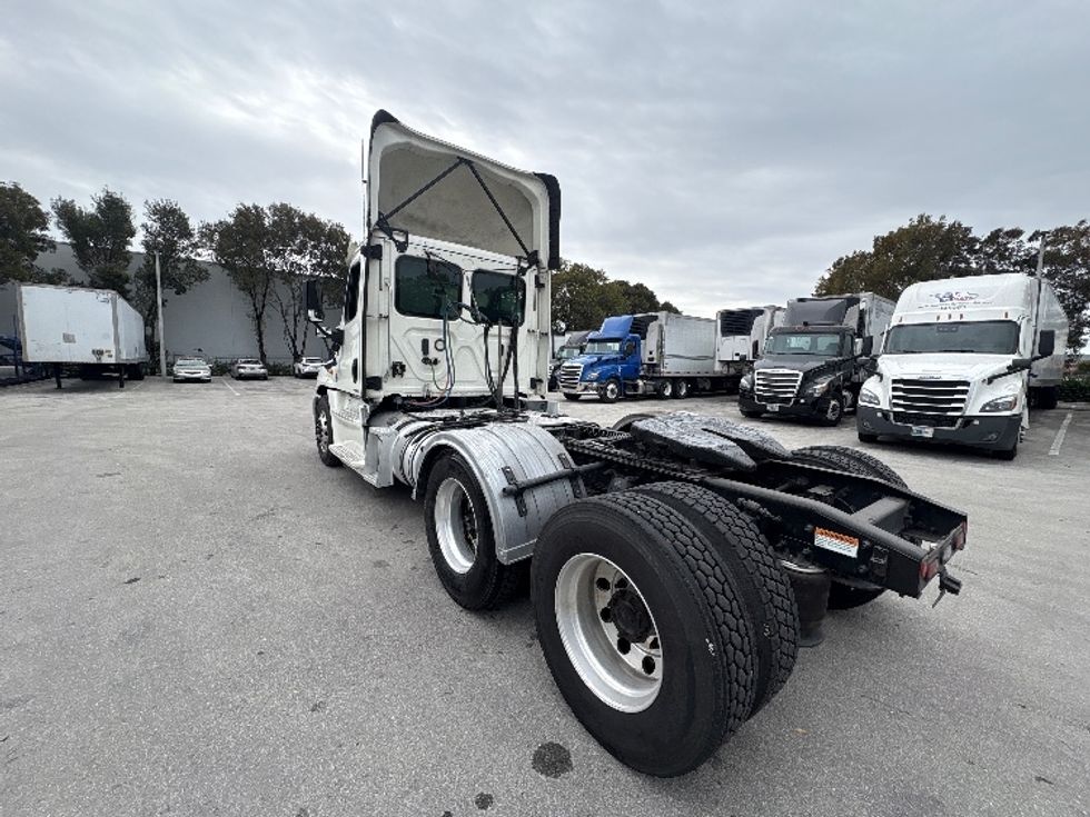 Day Cab Tractor-Heavy Duty Tractors-Freightliner-2019-Cascadia 12564ST-Medley-FL-564,995\n\t\tmiles-$ 30,750 - Image 5