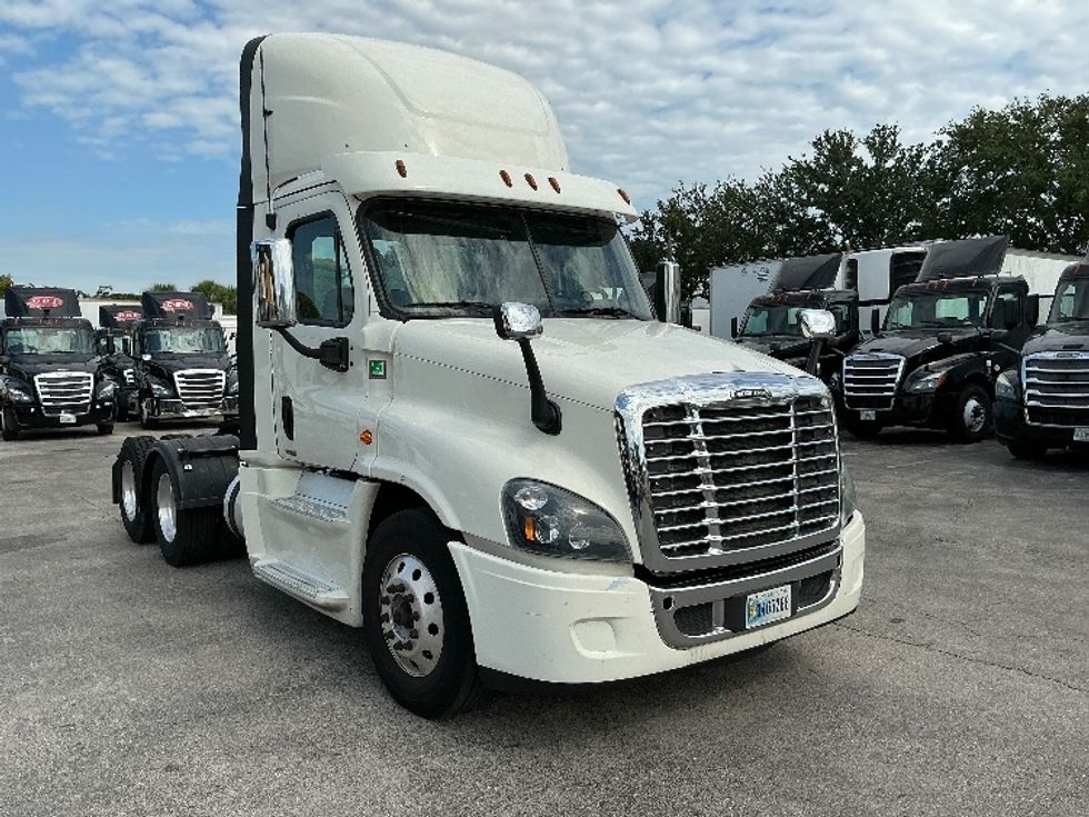 Day Cab Tractor-Heavy Duty Tractors-Freightliner-2019-Cascadia 12564ST-Medley-FL-663,672\n\t\tmiles-$ 22,250 - Image 1