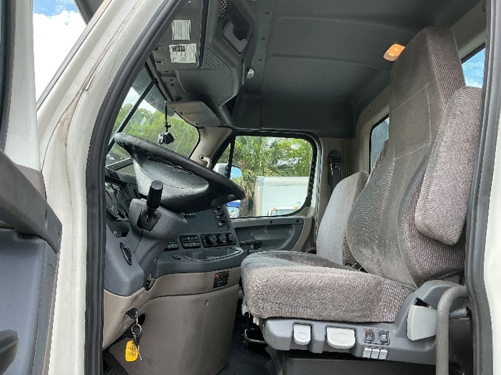 Day Cab Tractor-Heavy Duty Tractors-Freightliner-2019-Cascadia 12564ST-Medley-FL-663,672\n\t\tmiles-$ 22,250 - Image 10