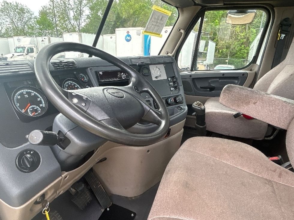 Day Cab Tractor-Heavy Duty Tractors-Freightliner-2019-Cascadia 12564ST-Memphis-TN-341,312\n\t\tmiles-$ 34,250 - Image 10