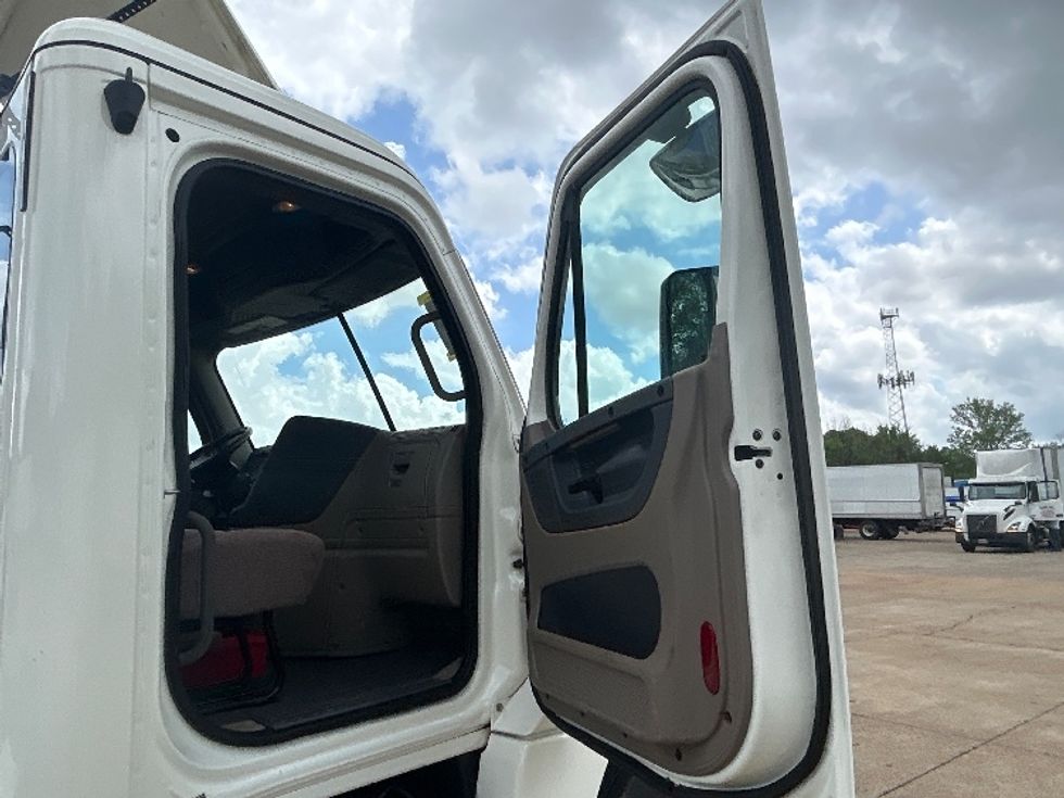 Day Cab Tractor-Heavy Duty Tractors-Freightliner-2019-Cascadia 12564ST-Memphis-TN-341,312\n\t\tmiles-$ 34,250 - Image 12