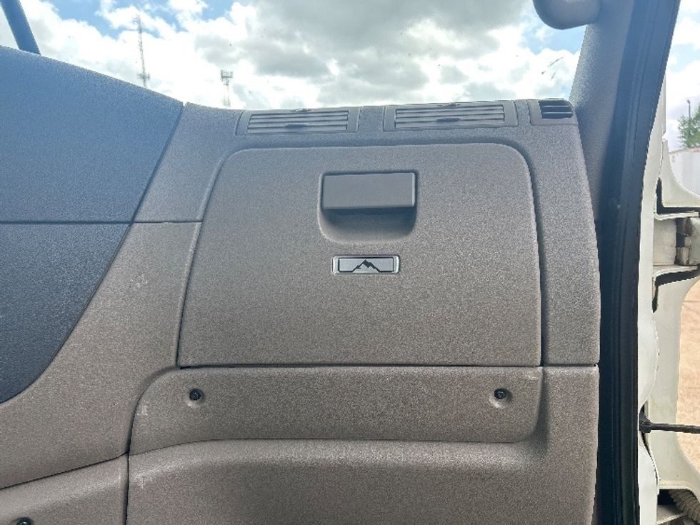 Day Cab Tractor-Heavy Duty Tractors-Freightliner-2019-Cascadia 12564ST-Memphis-TN-341,312\n\t\tmiles-$ 34,250 - Image 13