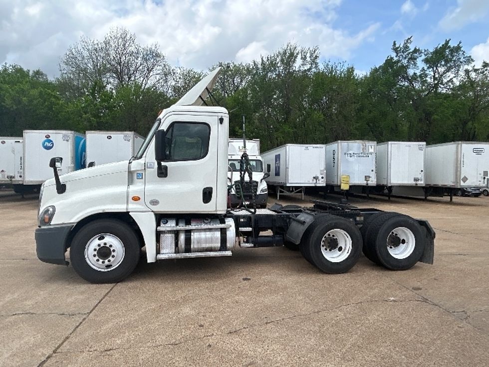 Day Cab Tractor-Heavy Duty Tractors-Freightliner-2019-Cascadia 12564ST-Memphis-TN-341,312\n\t\tmiles-$ 34,250 - Image 4