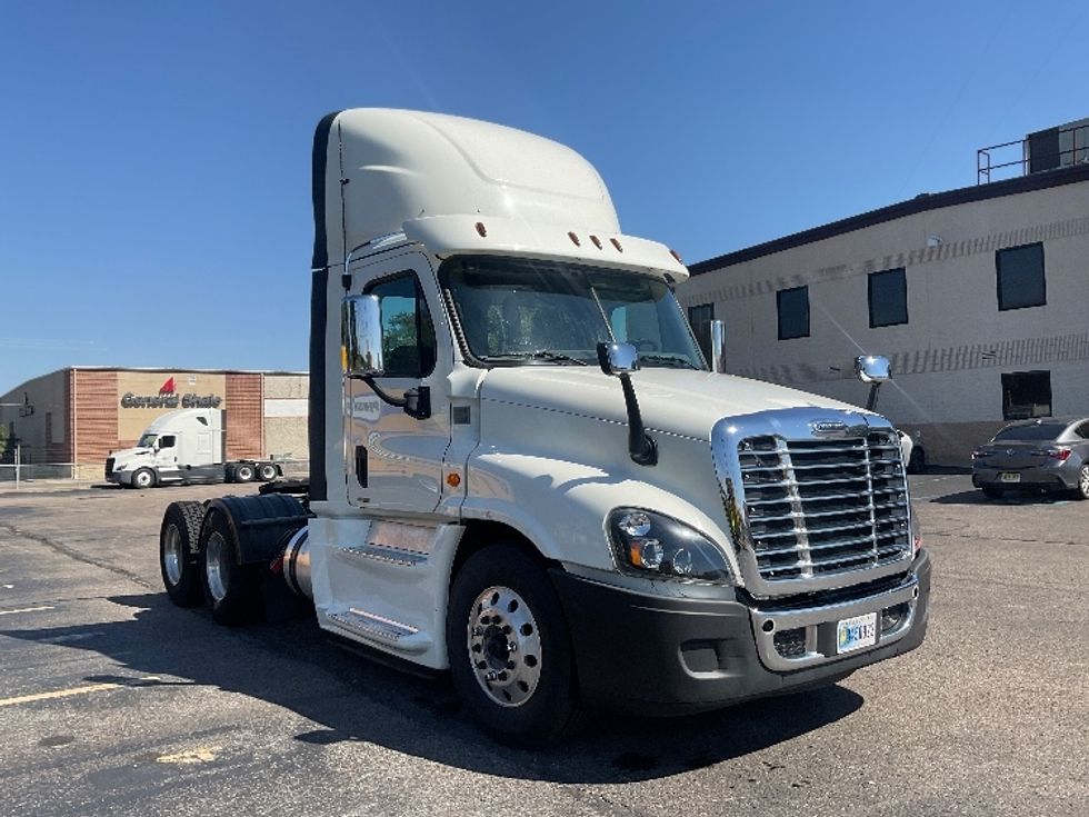 Day Cab Tractor-Heavy Duty Tractors-Freightliner-2019-Cascadia 12564ST-Memphis-TN-357,226\n\t\tmiles-$ 43,750 - Image 1