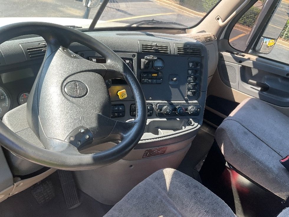 Day Cab Tractor-Heavy Duty Tractors-Freightliner-2019-Cascadia 12564ST-Memphis-TN-357,226\n\t\tmiles-$ 43,750 - Image 10