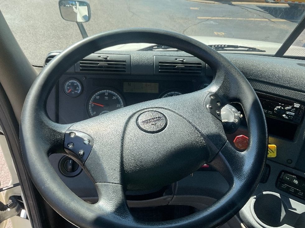 Day Cab Tractor-Heavy Duty Tractors-Freightliner-2019-Cascadia 12564ST-Memphis-TN-357,226\n\t\tmiles-$ 43,750 - Image 11