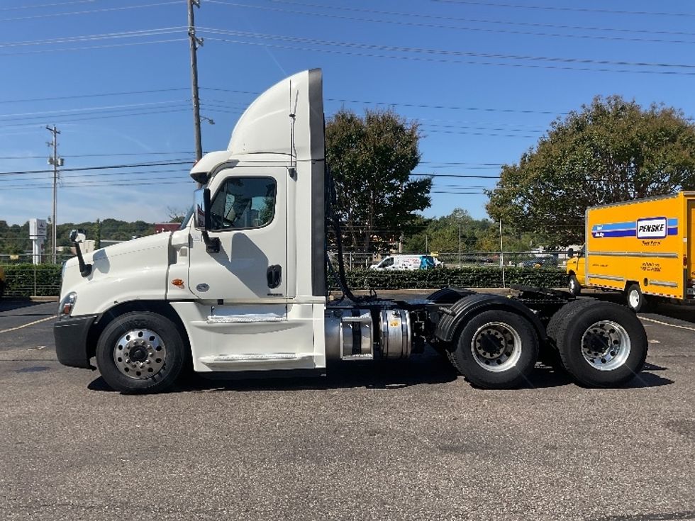 Day Cab Tractor-Heavy Duty Tractors-Freightliner-2019-Cascadia 12564ST-Memphis-TN-357,226\n\t\tmiles-$ 43,750 - Image 4