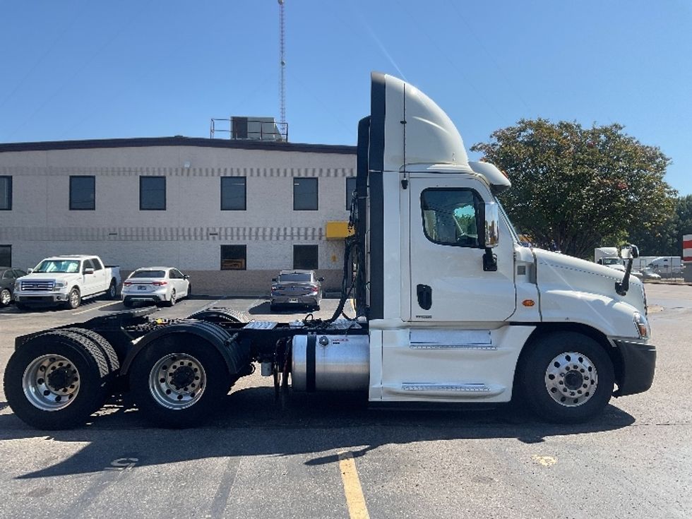 Day Cab Tractor-Heavy Duty Tractors-Freightliner-2019-Cascadia 12564ST-Memphis-TN-357,226\n\t\tmiles-$ 43,750 - Image 8