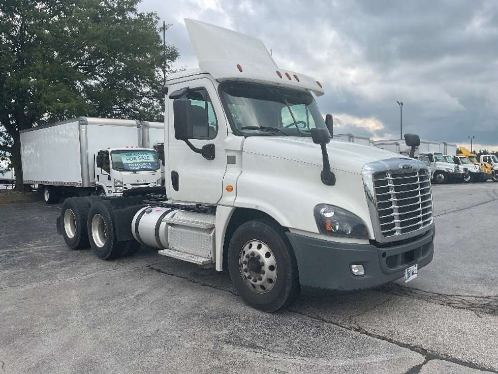 Day Cab Tractor-Heavy Duty Tractors-Freightliner-2019-Cascadia 12564ST-Middlefield-OH-367,749
miles-$ 56,500
