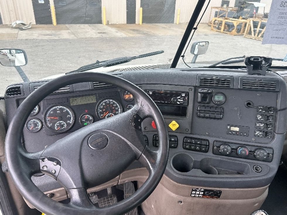 Day Cab Tractor-Heavy Duty Tractors-Freightliner-2019-Cascadia 12564ST-Middlefield-OH-481,052\n\t\tmiles-$ 30,250 - Image 11