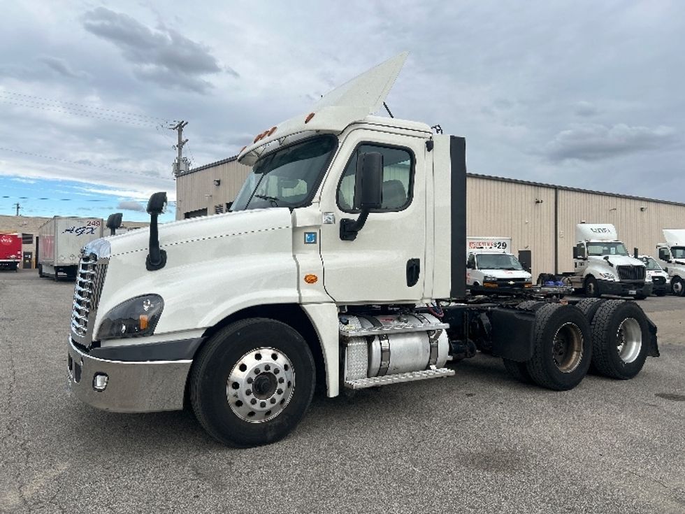 Day Cab Tractor-Heavy Duty Tractors-Freightliner-2019-Cascadia 12564ST-Middlefield-OH-481,052\n\t\tmiles-$ 30,250 - Image 3