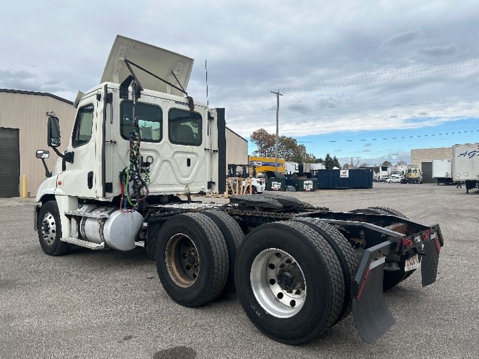 Day Cab Tractor-Heavy Duty Tractors-Freightliner-2019-Cascadia 12564ST-Middlefield-OH-481,052\n\t\tmiles-$ 30,250 - Image 5