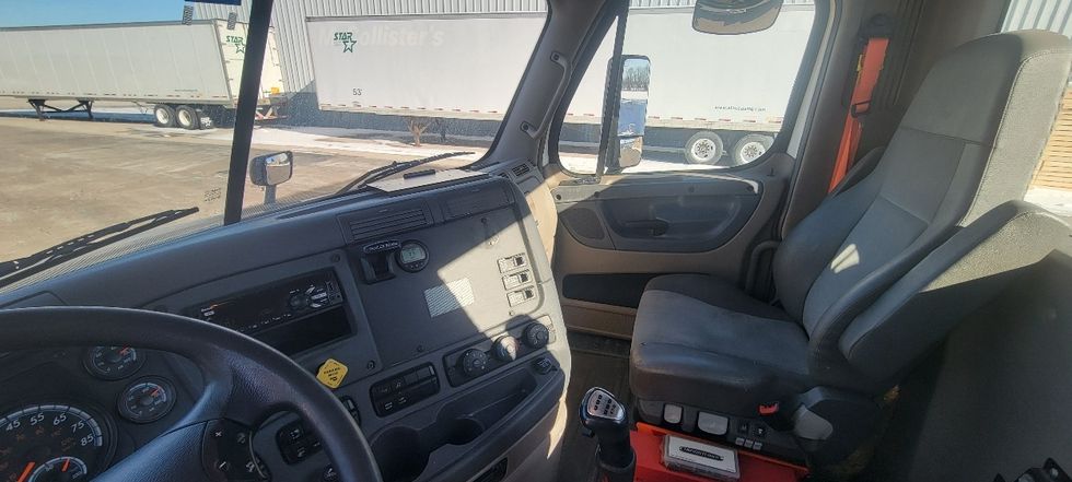 Day Cab Tractor-Heavy Duty Tractors-Freightliner-2019-Cascadia 12564ST-Middlefield-OH-518,453\n\t\tmiles-$ 32,500 - Image 10