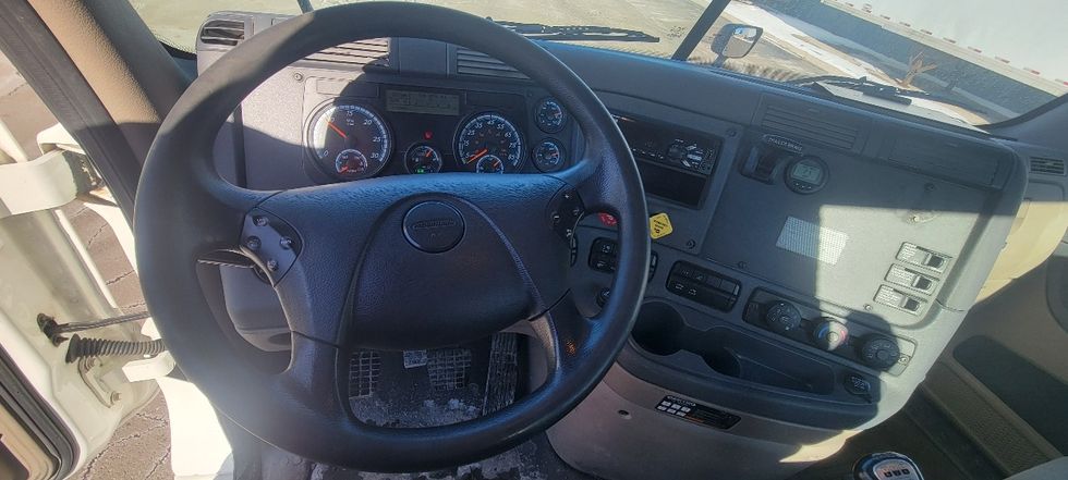 Day Cab Tractor-Heavy Duty Tractors-Freightliner-2019-Cascadia 12564ST-Middlefield-OH-518,453\n\t\tmiles-$ 32,500 - Image 11