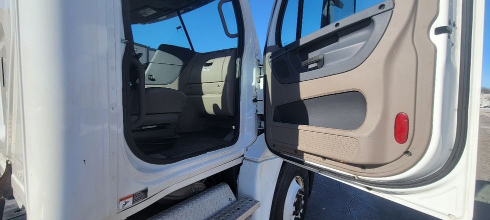 Day Cab Tractor-Heavy Duty Tractors-Freightliner-2019-Cascadia 12564ST-Middlefield-OH-518,453\n\t\tmiles-$ 32,500 - Image 12