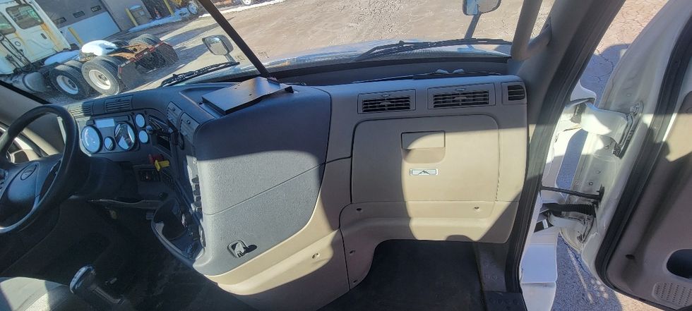 Day Cab Tractor-Heavy Duty Tractors-Freightliner-2019-Cascadia 12564ST-Middlefield-OH-518,453\n\t\tmiles-$ 32,500 - Image 13