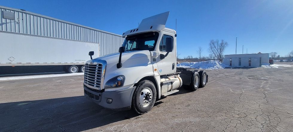 Day Cab Tractor-Heavy Duty Tractors-Freightliner-2019-Cascadia 12564ST-Middlefield-OH-518,453\n\t\tmiles-$ 32,500 - Image 3