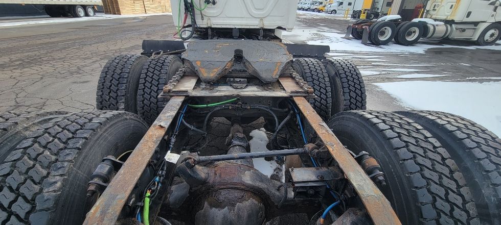 Day Cab Tractor-Heavy Duty Tractors-Freightliner-2019-Cascadia 12564ST-Middlefield-OH-549,939\n\t\tmiles-$ 29,500 - Image 6