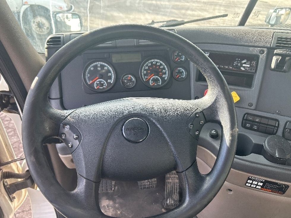 Day Cab Tractor-Heavy Duty Tractors-Freightliner-2019-Cascadia 12564ST-Middlefield-OH-556,893\n\t\tmiles-$ 29,250 - Image 11