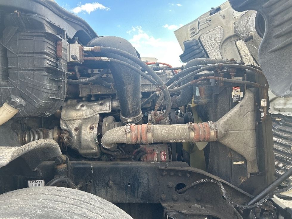 Day Cab Tractor-Heavy Duty Tractors-Freightliner-2019-Cascadia 12564ST-Middlefield-OH-556,893\n\t\tmiles-$ 29,250 - Image 15