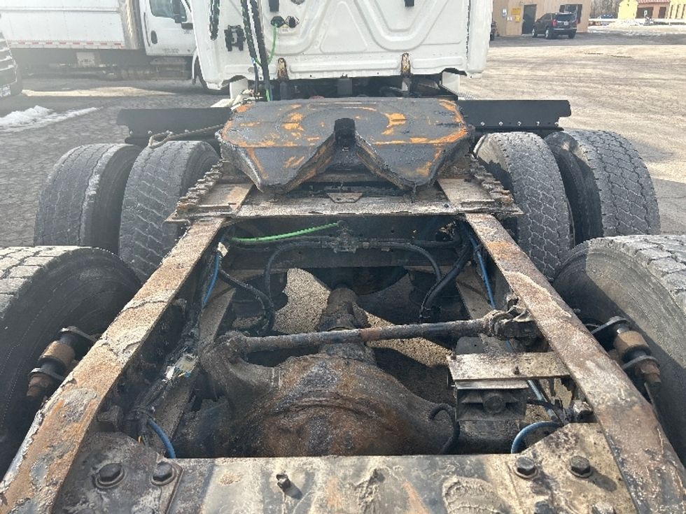 Day Cab Tractor-Heavy Duty Tractors-Freightliner-2019-Cascadia 12564ST-Middlefield-OH-556,893\n\t\tmiles-$ 29,250 - Image 6