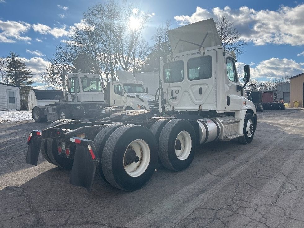 Day Cab Tractor-Heavy Duty Tractors-Freightliner-2019-Cascadia 12564ST-Middlefield-OH-556,893\n\t\tmiles-$ 29,250 - Image 7