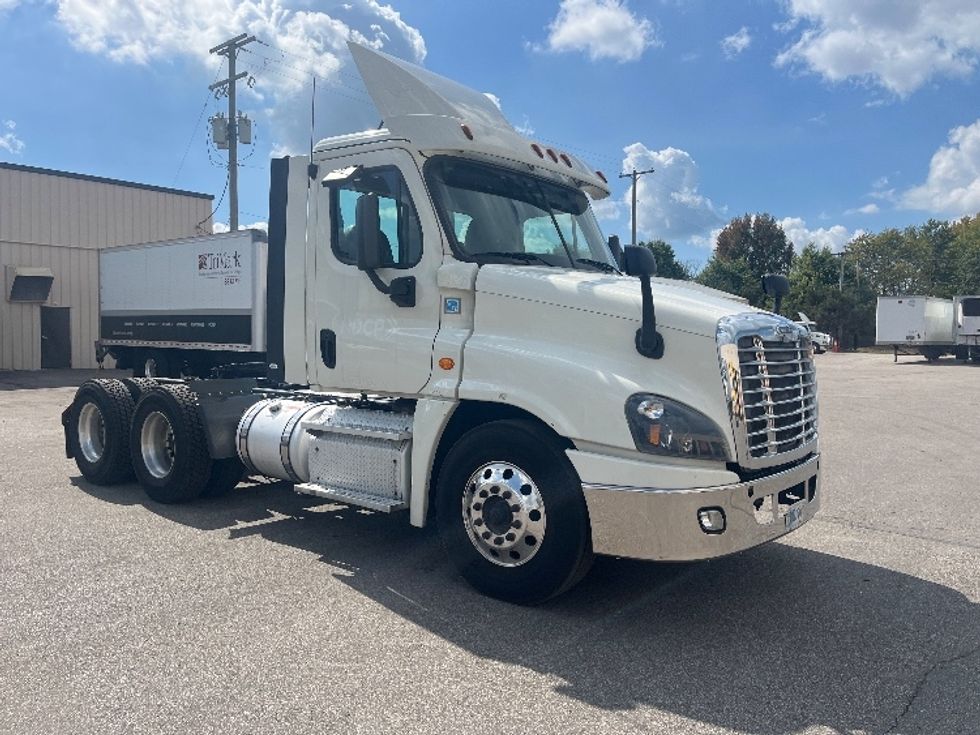 Day Cab Tractor-Heavy Duty Tractors-Freightliner-2019-Cascadia 12564ST-Middlefield-OH-565,537\n\t\tmiles-$ 24,250 - Image 1