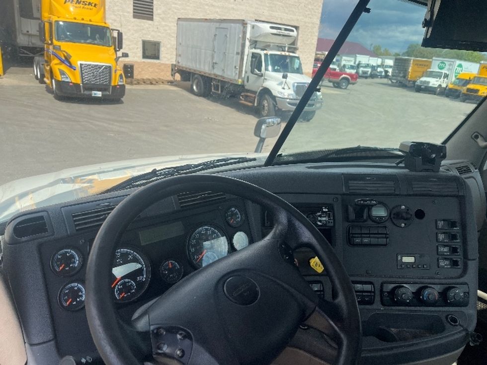 Day Cab Tractor-Heavy Duty Tractors-Freightliner-2019-Cascadia 12564ST-Middlefield-OH-565,537\n\t\tmiles-$ 24,250 - Image 10