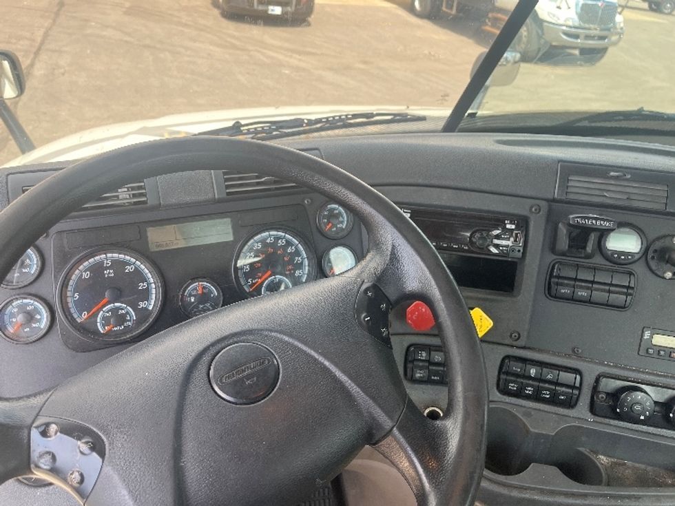 Day Cab Tractor-Heavy Duty Tractors-Freightliner-2019-Cascadia 12564ST-Middlefield-OH-565,537\n\t\tmiles-$ 24,250 - Image 11