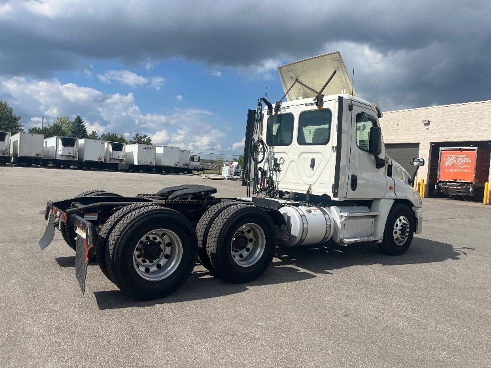 Day Cab Tractor-Heavy Duty Tractors-Freightliner-2019-Cascadia 12564ST-Middlefield-OH-565,537\n\t\tmiles-$ 24,250 - Image 7