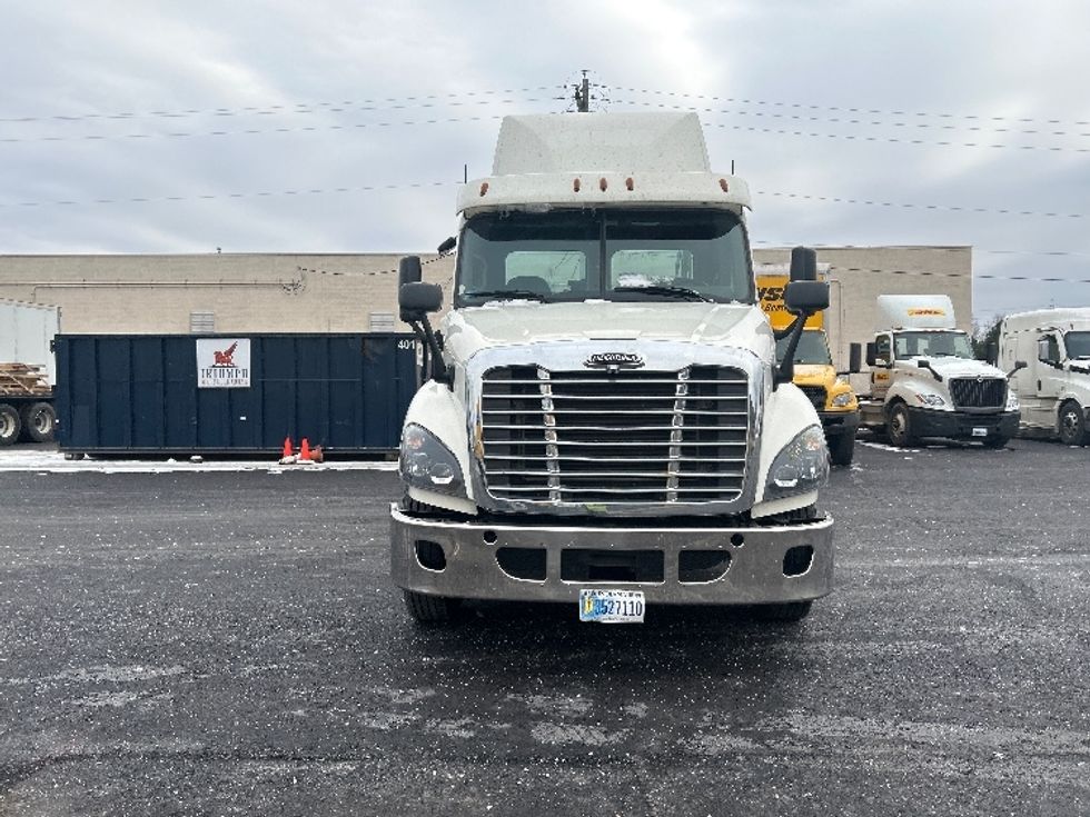 Day Cab Tractor-Heavy Duty Tractors-Freightliner-2019-Cascadia 12564ST-Middlefield-OH-573,780\n\t\tmiles-$ 24,250 - Image 2