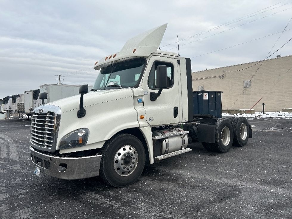 Day Cab Tractor-Heavy Duty Tractors-Freightliner-2019-Cascadia 12564ST-Middlefield-OH-573,780\n\t\tmiles-$ 24,250 - Image 3