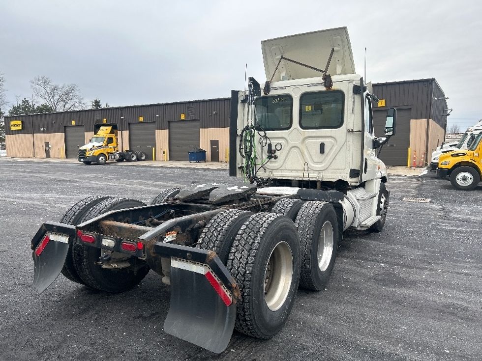 Day Cab Tractor-Heavy Duty Tractors-Freightliner-2019-Cascadia 12564ST-Middlefield-OH-573,780\n\t\tmiles-$ 24,250 - Image 7