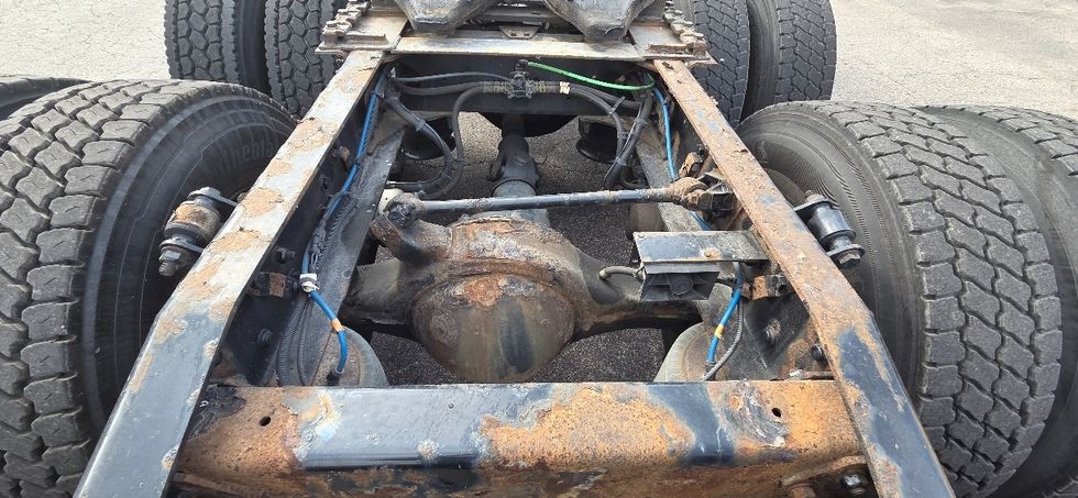 Day Cab Tractor-Heavy Duty Tractors-Freightliner-2019-Cascadia 12564ST-Middlefield-OH-612,460\n\t\tmiles-$ 24,250 - Image 6