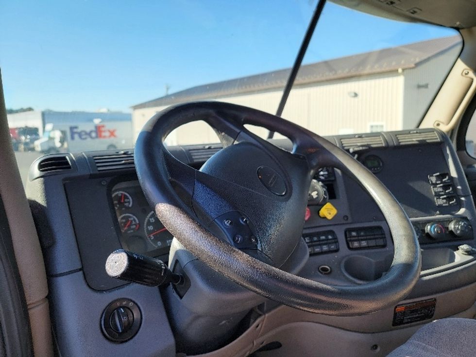 Day Cab Tractor-Heavy Duty Tractors-Freightliner-2019-Cascadia 12564ST-Milford-DE-410,447\n\t\tmiles-$ 48,500 - Image 10