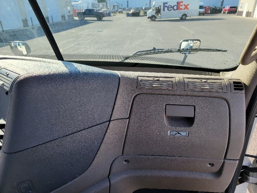 Day Cab Tractor-Heavy Duty Tractors-Freightliner-2019-Cascadia 12564ST-Milford-DE-410,447\n\t\tmiles-$ 48,500 - Image 13