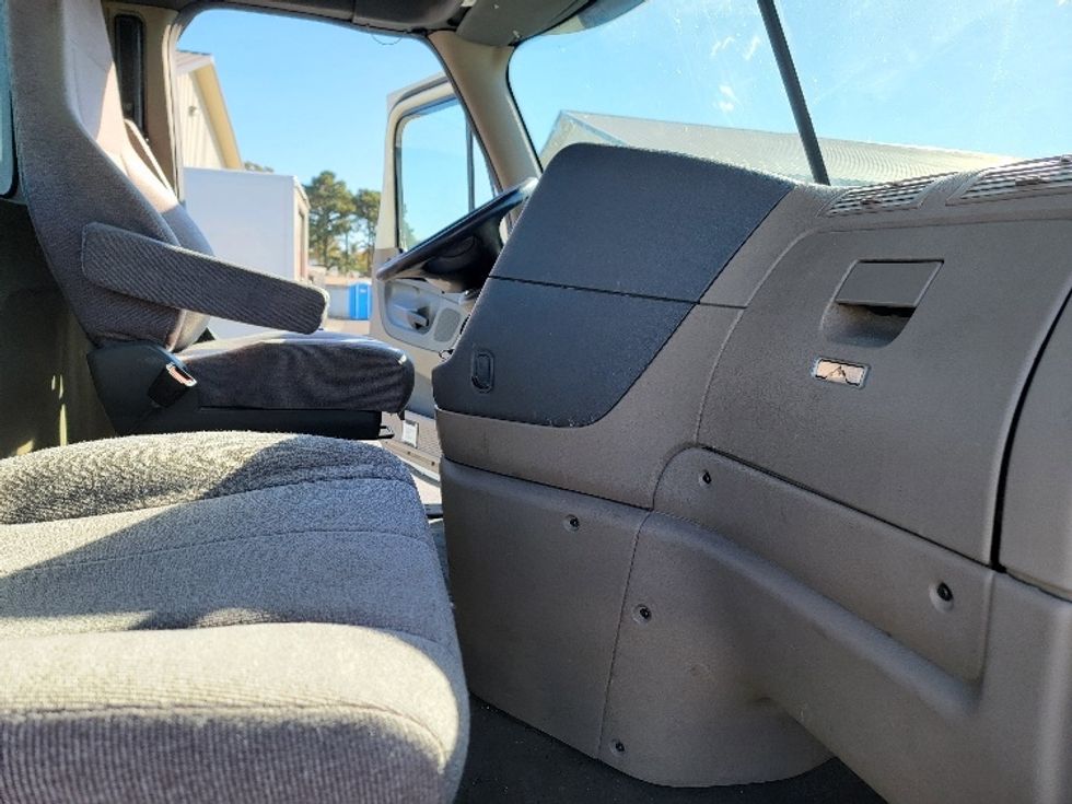 Day Cab Tractor-Heavy Duty Tractors-Freightliner-2019-Cascadia 12564ST-Milford-DE-410,447\n\t\tmiles-$ 48,500 - Image 14