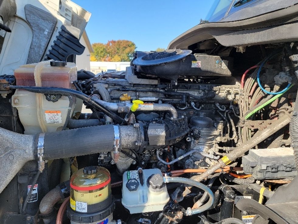 Day Cab Tractor-Heavy Duty Tractors-Freightliner-2019-Cascadia 12564ST-Milford-DE-410,447\n\t\tmiles-$ 48,500 - Image 16