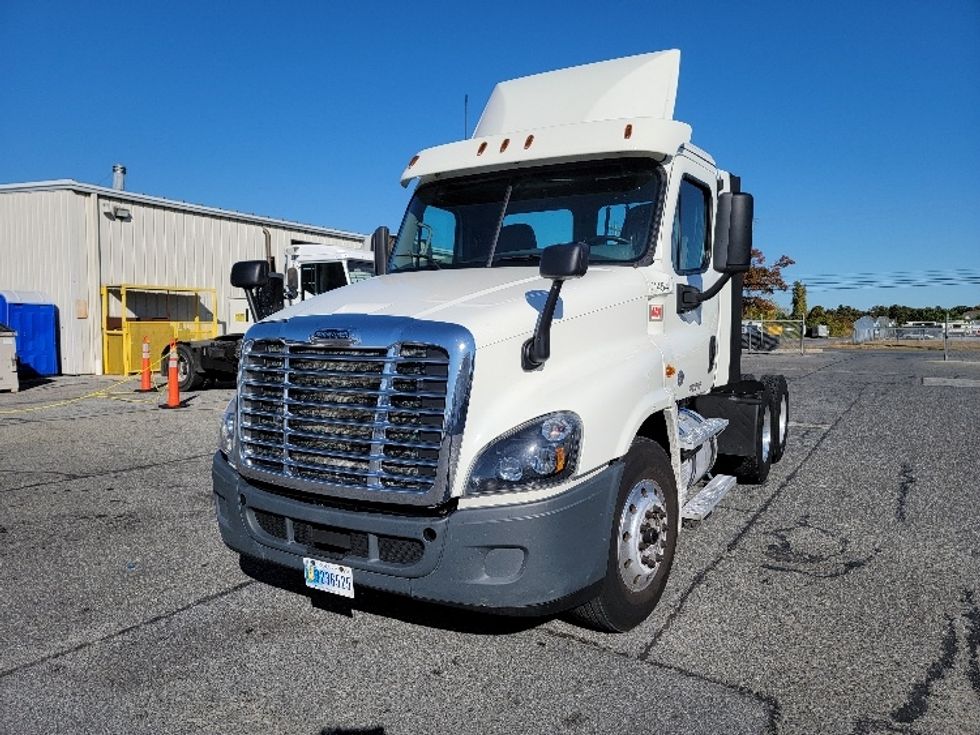 Day Cab Tractor-Heavy Duty Tractors-Freightliner-2019-Cascadia 12564ST-Milford-DE-410,447\n\t\tmiles-$ 48,500 - Image 3
