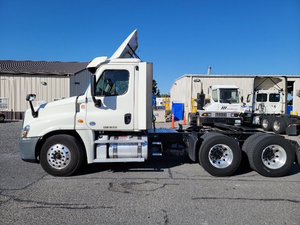Day Cab Tractor-Heavy Duty Tractors-Freightliner-2019-Cascadia 12564ST-Milford-DE-410,447\n\t\tmiles-$ 48,500 - Image 4