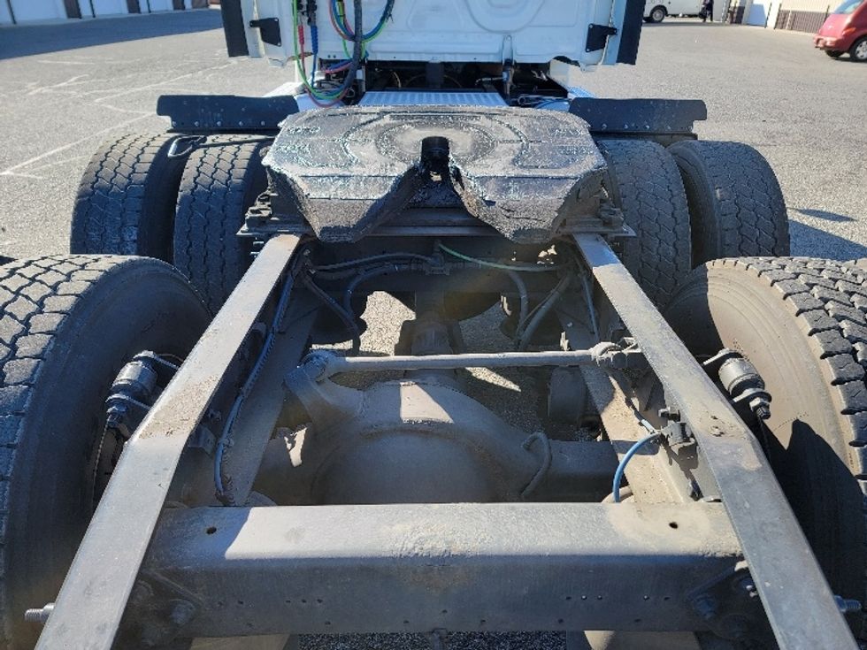 Day Cab Tractor-Heavy Duty Tractors-Freightliner-2019-Cascadia 12564ST-Milford-DE-410,447\n\t\tmiles-$ 48,500 - Image 6