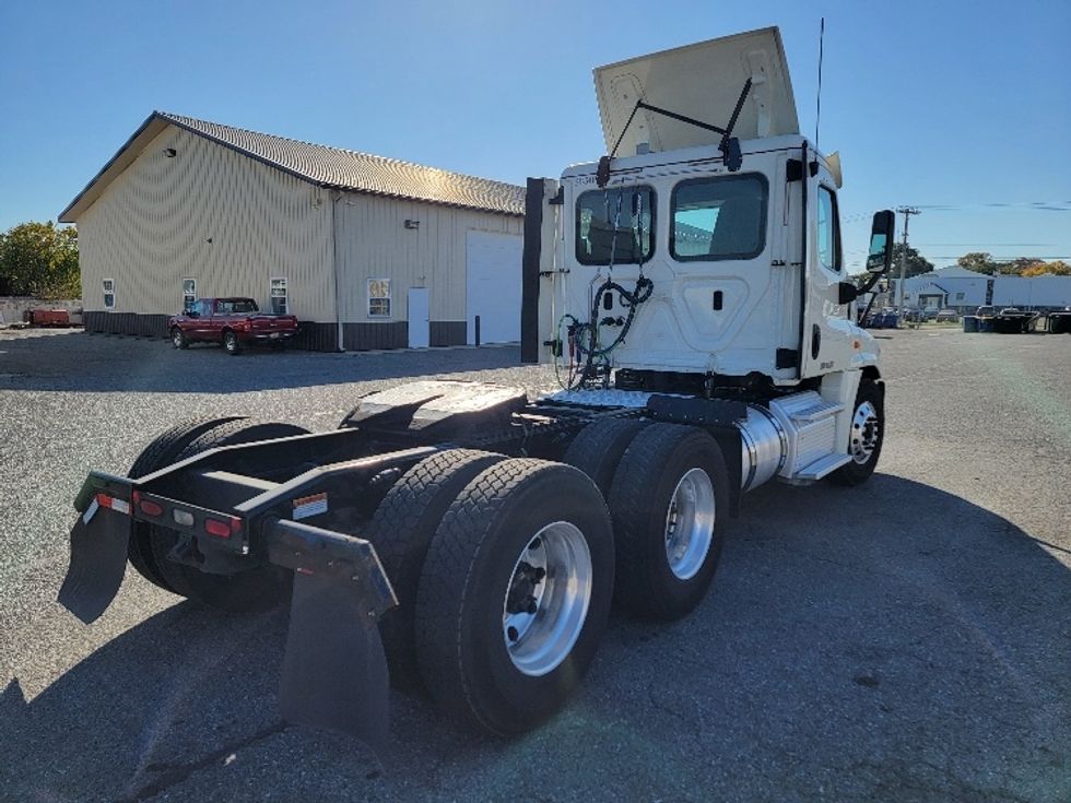 Day Cab Tractor-Heavy Duty Tractors-Freightliner-2019-Cascadia 12564ST-Milford-DE-410,447\n\t\tmiles-$ 48,500 - Image 7