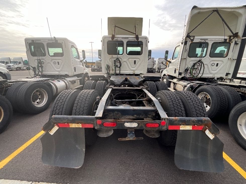 Day Cab Tractor-Heavy Duty Tractors-Freightliner-2019-Cascadia 12564ST-Milwaukee-WI-336,823\n\t\tmiles-$ 47,750 - Image 6