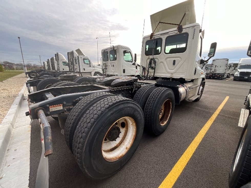 Day Cab Tractor-Heavy Duty Tractors-Freightliner-2019-Cascadia 12564ST-Milwaukee-WI-336,823\n\t\tmiles-$ 47,750 - Image 7