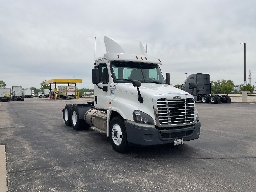 Day Cab Tractor-Heavy Duty Tractors-Freightliner-2019-Cascadia 12564ST-Milwaukee-WI-598,416\n\t\tmiles-$ 27,250 - Image 1