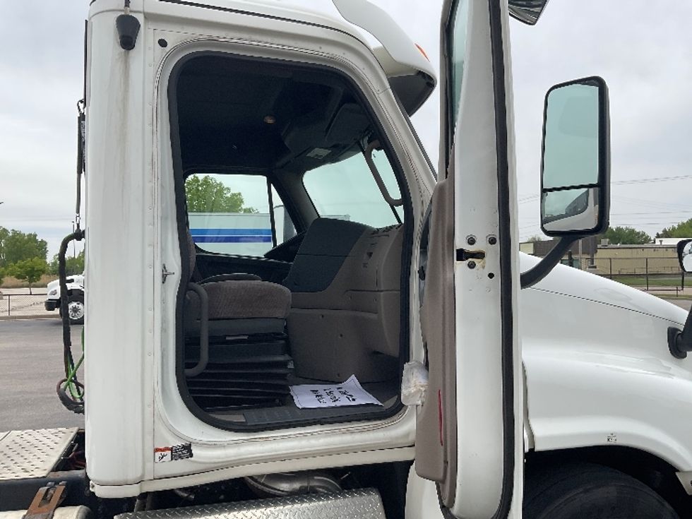 Day Cab Tractor-Heavy Duty Tractors-Freightliner-2019-Cascadia 12564ST-Milwaukee-WI-598,416\n\t\tmiles-$ 27,250 - Image 12